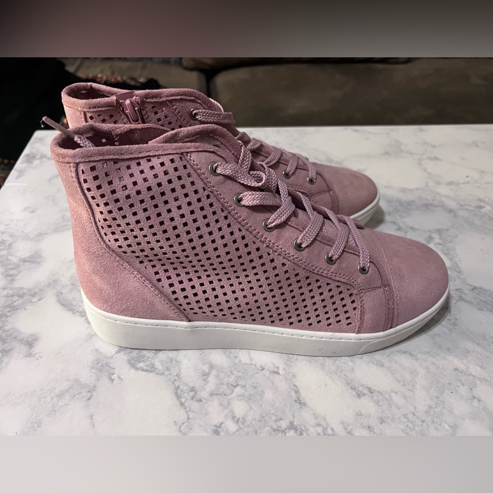 Comfort view pink lace up’s